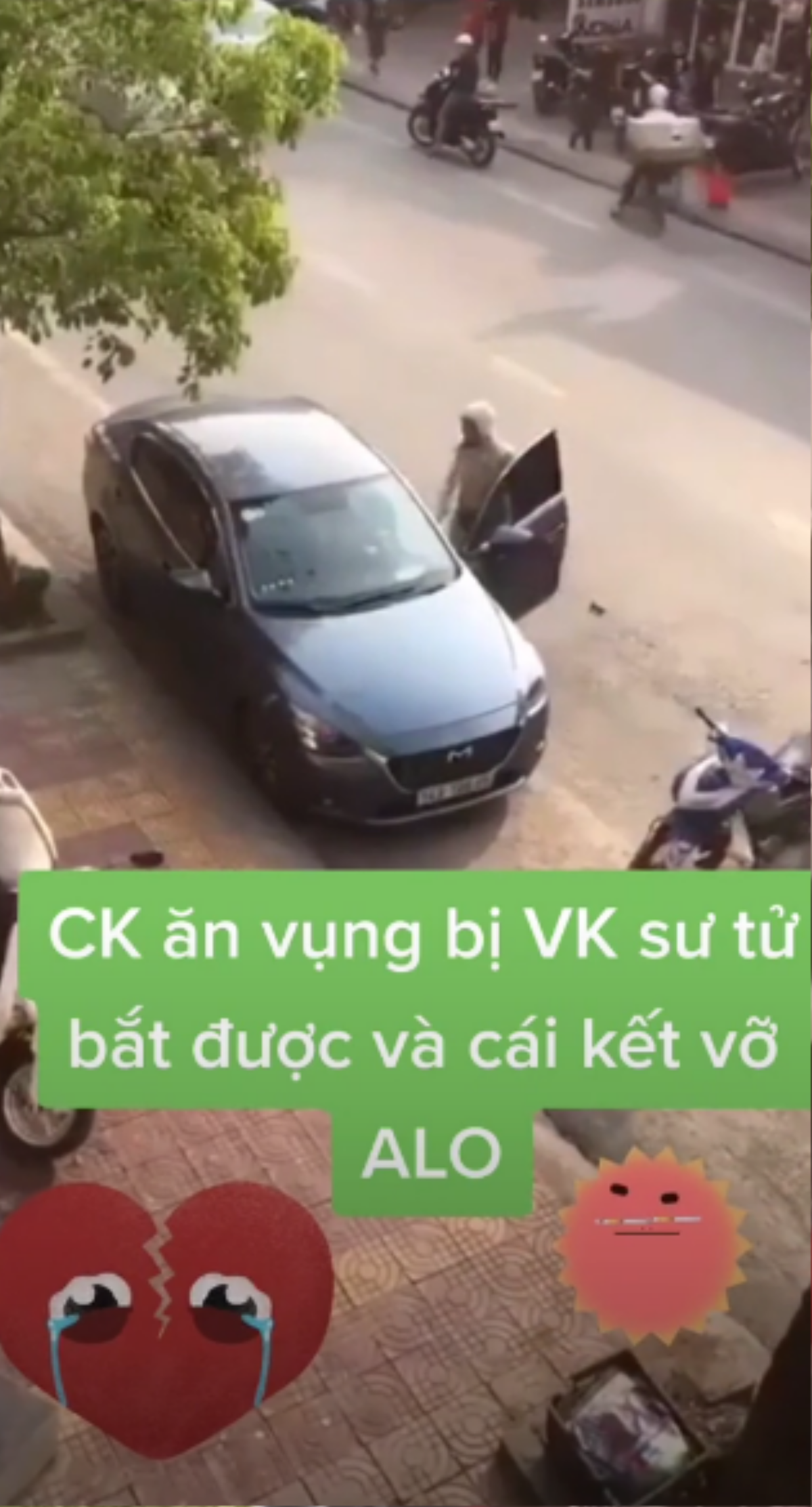 Bắt gặp chồng chở theo 'tiểu tam' trên ô tô, vợ đi xe máy chặn đầu rồi đánh ghen quyết liệt Ảnh 1