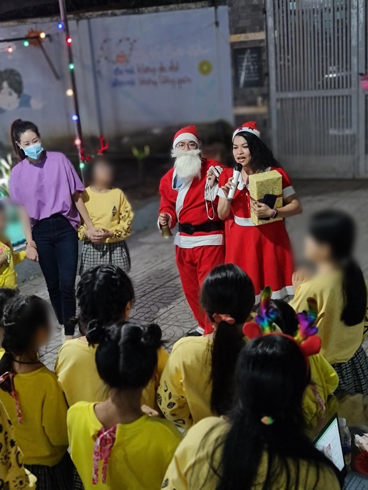 Hoa hậu Khánh Vân đón Noel cùng các em nhỏ ngôi nhà OBV: Trái tim yêu thương và lan tỏa Ảnh 3