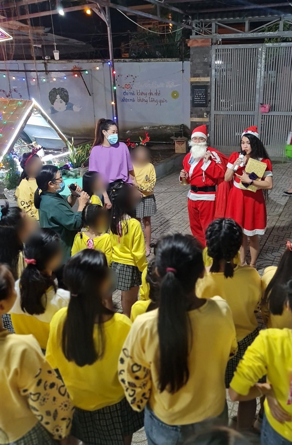 Hoa hậu Khánh Vân đón Noel cùng các em nhỏ ngôi nhà OBV: Trái tim yêu thương và lan tỏa Ảnh 4