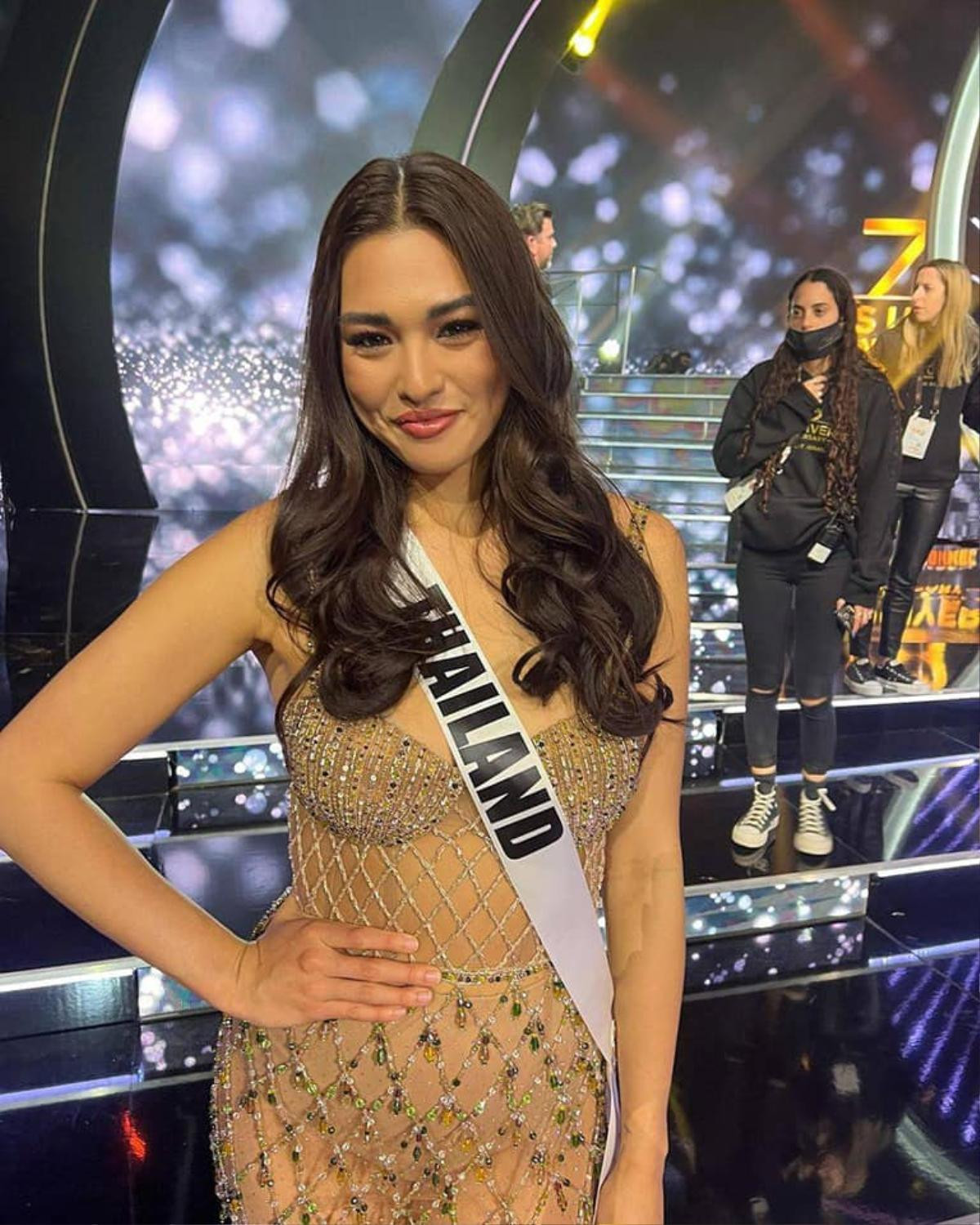 Miss Universe Thái Lan lộ làn da sần sùi, kém mịn màng khiến fan thất vọng Ảnh 2