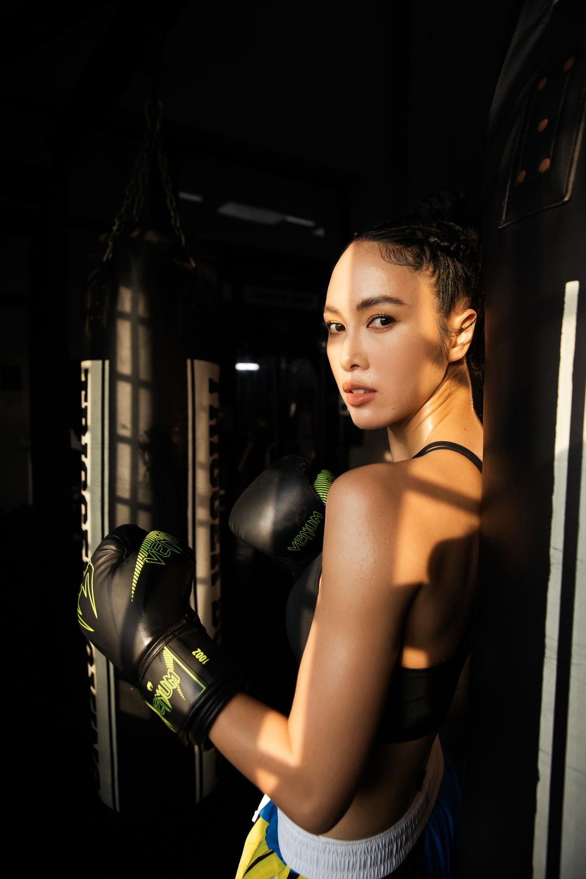 Hot quá đi, Vũ Ngọc Anh trở lại với hình tượng boxing girl, visual nổi bần bật cùng body săn chắc Ảnh 6