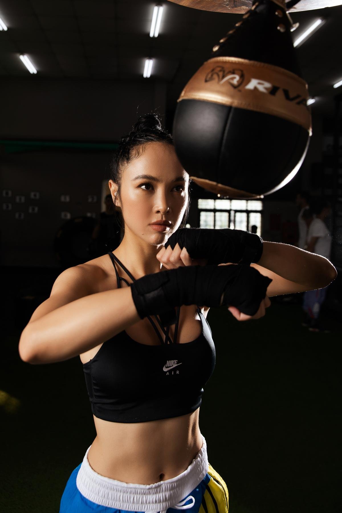 Hot quá đi, Vũ Ngọc Anh trở lại với hình tượng boxing girl, visual nổi bần bật cùng body săn chắc Ảnh 8