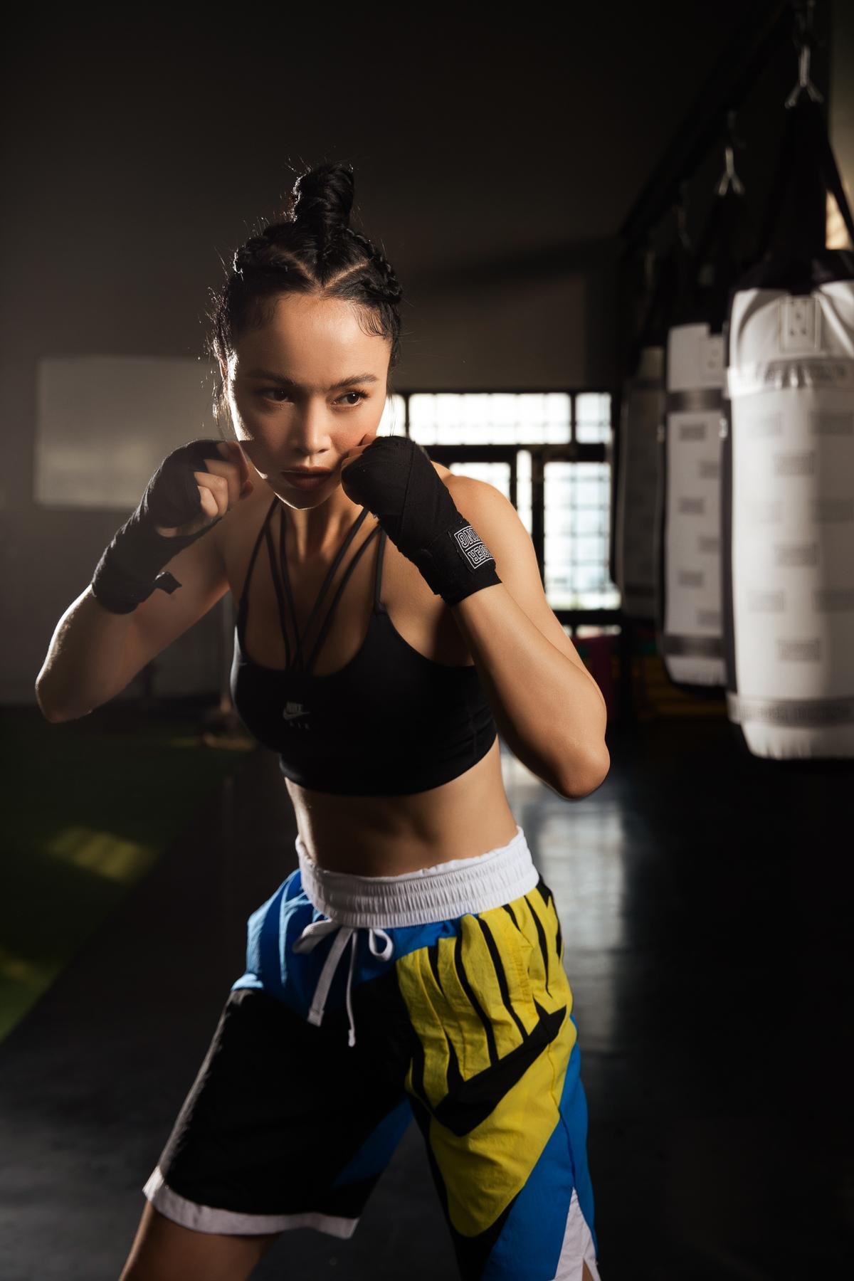 Hot quá đi, Vũ Ngọc Anh trở lại với hình tượng boxing girl, visual nổi bần bật cùng body săn chắc Ảnh 3