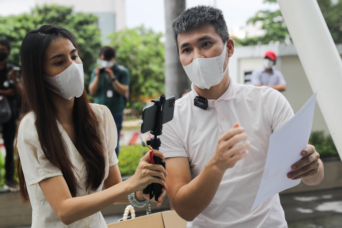 Phía Thủy Tiên lên tiếng về ồn ào từ thiện: 'Vậy là ngân hàng không hề có 320 tỷ như giấc mơ' Ảnh 2