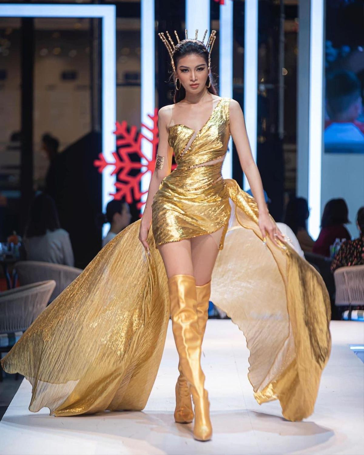 Xứng danh trò cưng, á hậu Ngọc Thảo catwalk điêu luyện không kém cô giáo Võ Hoàng Yến Ảnh 5