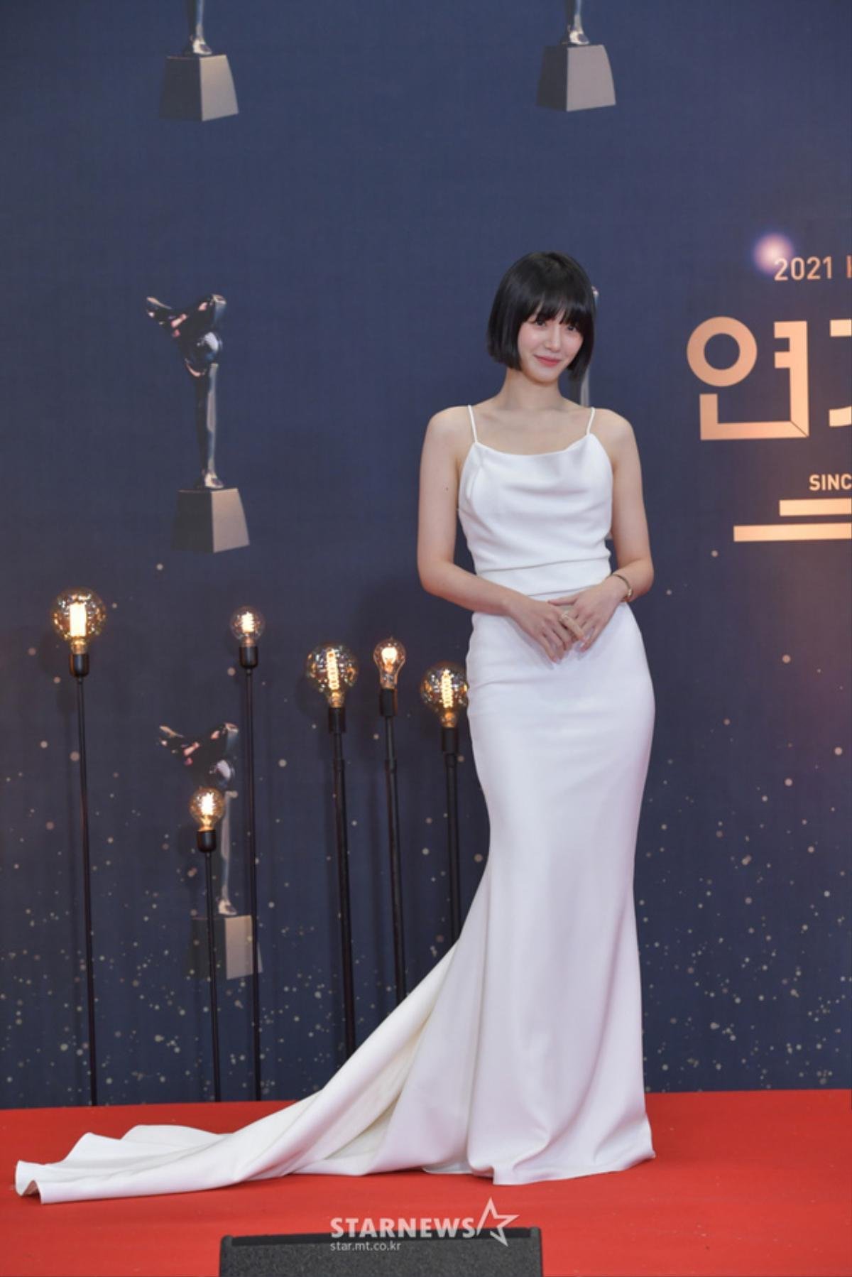 Thảm đỏ 'KBS Drama Awards 2021': Jeon So Min 'chặt đẹp' Kim So Hyun, Krystal xinh đẹp như nữ thần Ảnh 18