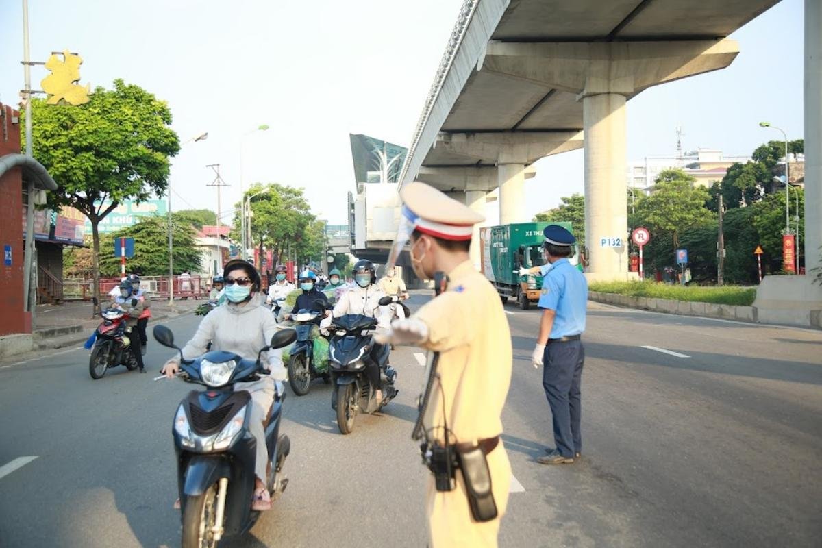 Hà Nội: Hỏa tốc vận động người dân có việc cần thiết mới ra ngoài dịp Tết trước nguy cơ bùng phát dịch Ảnh 1