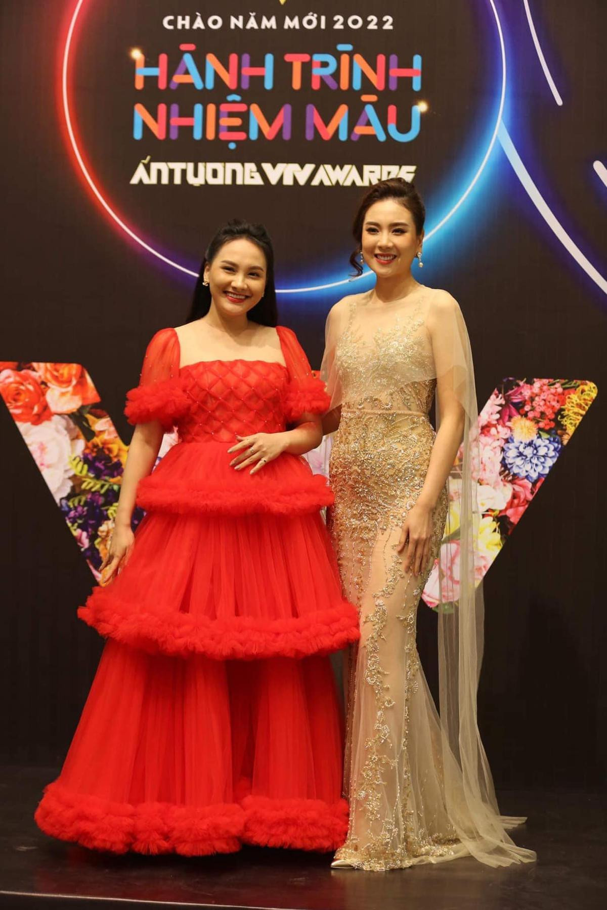 Bảo Thanh lộ vòng 2 to bất thường ở thảm đỏ VTV Awards 2021: Nghi vấn mang thai bé thứ 3! Ảnh 2