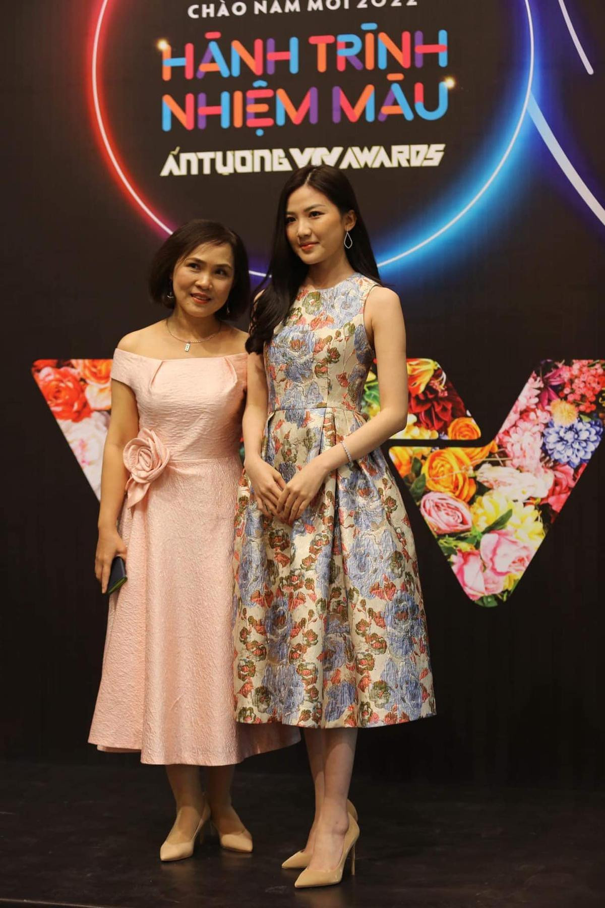 Bảo Thanh lộ vòng 2 to bất thường ở thảm đỏ VTV Awards 2021: Nghi vấn mang thai bé thứ 3! Ảnh 11