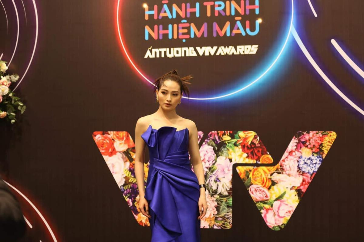 Bảo Thanh lộ vòng 2 to bất thường ở thảm đỏ VTV Awards 2021: Nghi vấn mang thai bé thứ 3! Ảnh 10