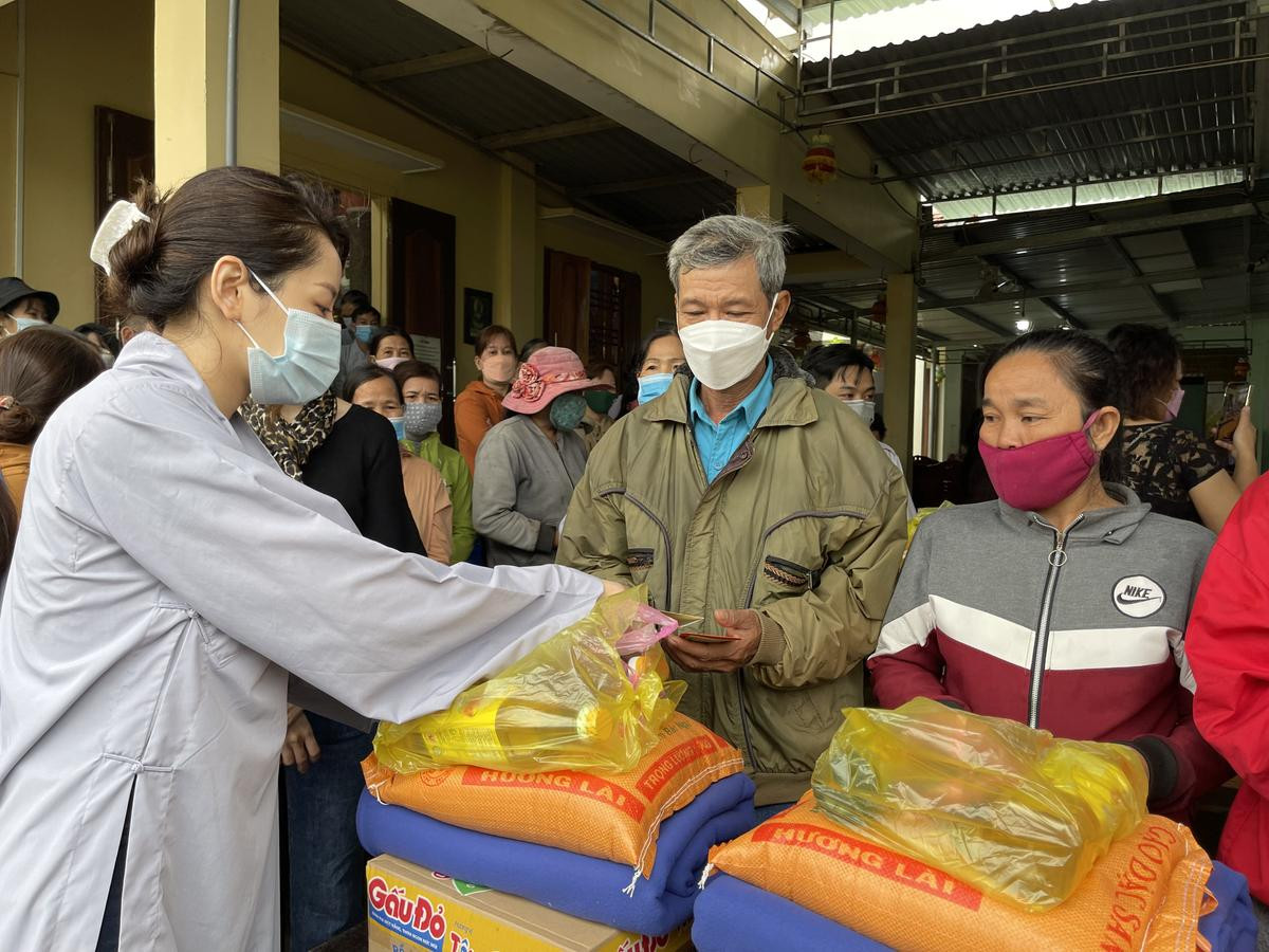 Hậu đi Mỹ 'làm này làm kia', Chi Pu đã đến Phú Yên làm từ thiện và tiết lộ kế hoạch năm mới Ảnh 2