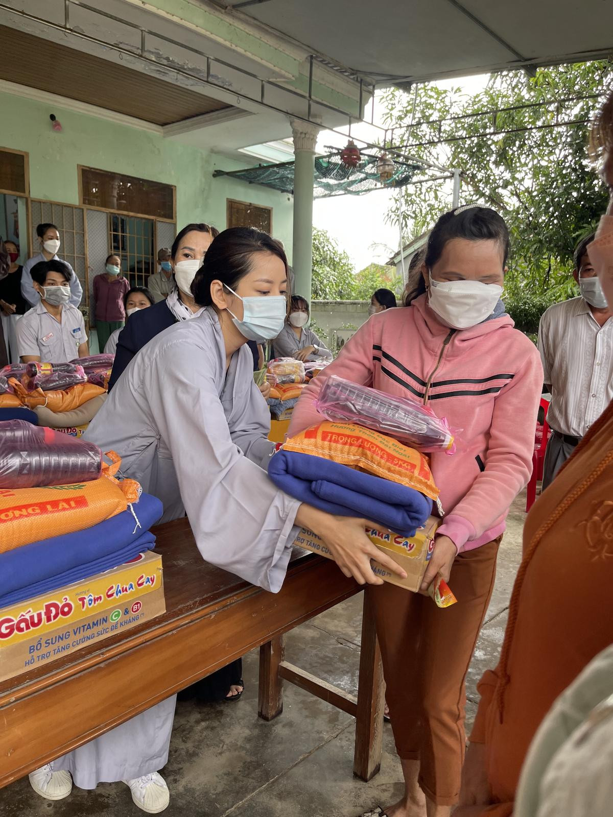 Hậu đi Mỹ 'làm này làm kia', Chi Pu đã đến Phú Yên làm từ thiện và tiết lộ kế hoạch năm mới Ảnh 3