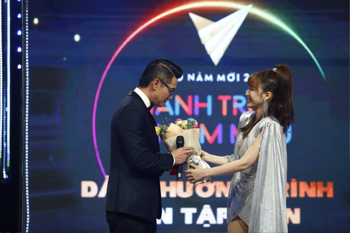 BTV Tuấn Dương nhận thưởng lớn tại VTV Awards 2021: Hứa dành hết tiền thưởng cho bà con miền Trung Ảnh 1