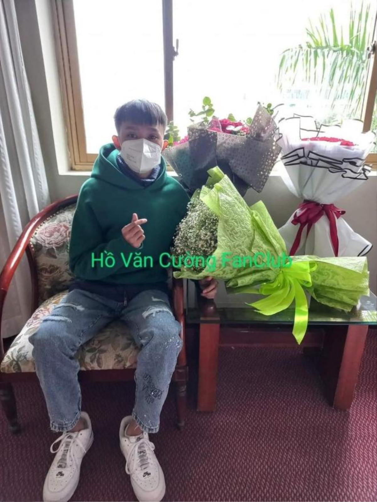 Hồ Văn Cường được fan vây kín xin chụp ảnh, vẫn dành sự yêu thương tin tưởng tuyệt đối cho nam ca sĩ Ảnh 4