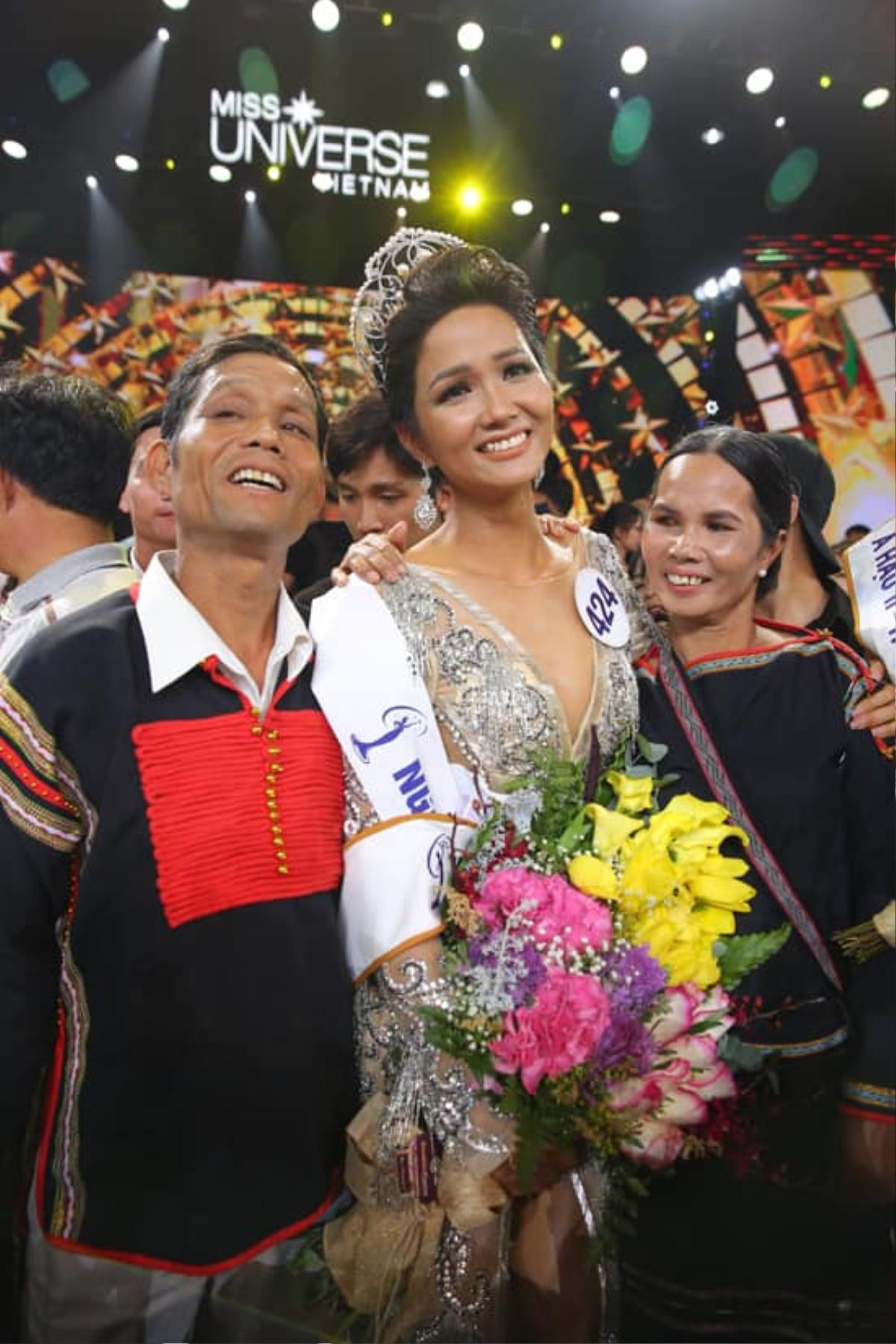 Kỉ niệm 4 năm đăng quang Miss Universe Việt Nam, H'Hen Niê khoe nọng tràn bờ đê Ảnh 2