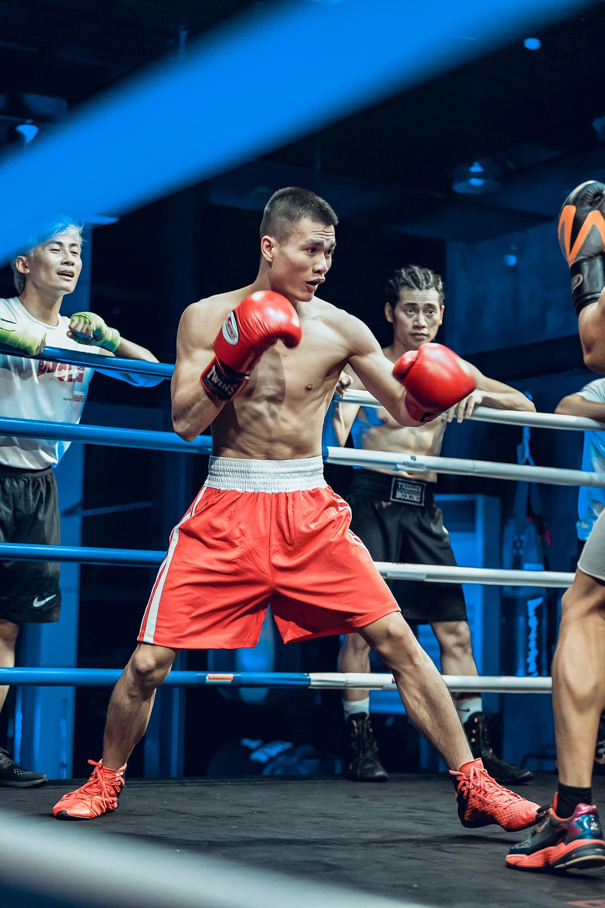 Nhà vô địch boxing Việt Nam khoe cơ bắp cuồn cuộn trước giờ lên sàn The Champion Ảnh 4