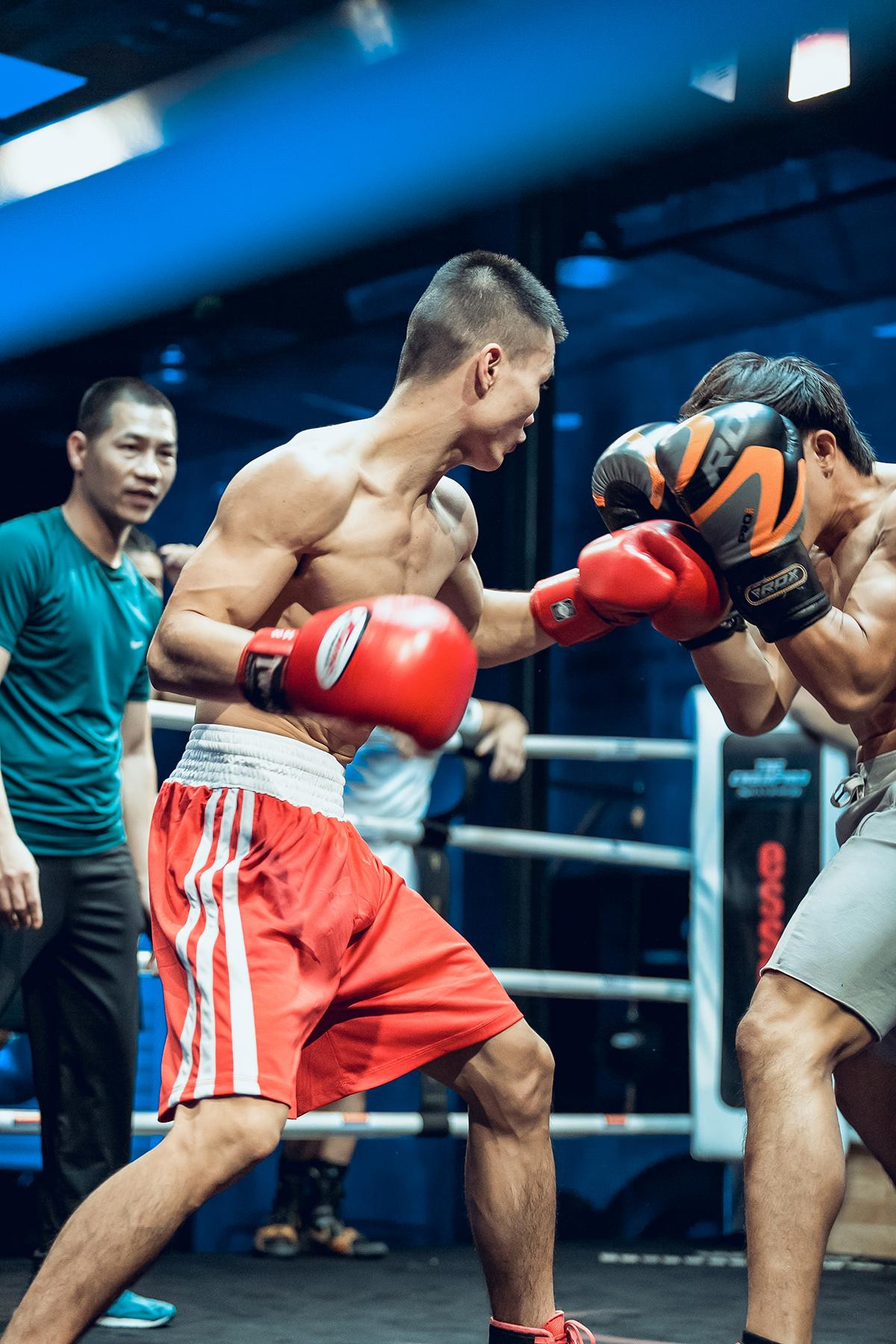 Nhà vô địch boxing Việt Nam khoe cơ bắp cuồn cuộn trước giờ lên sàn The Champion Ảnh 1