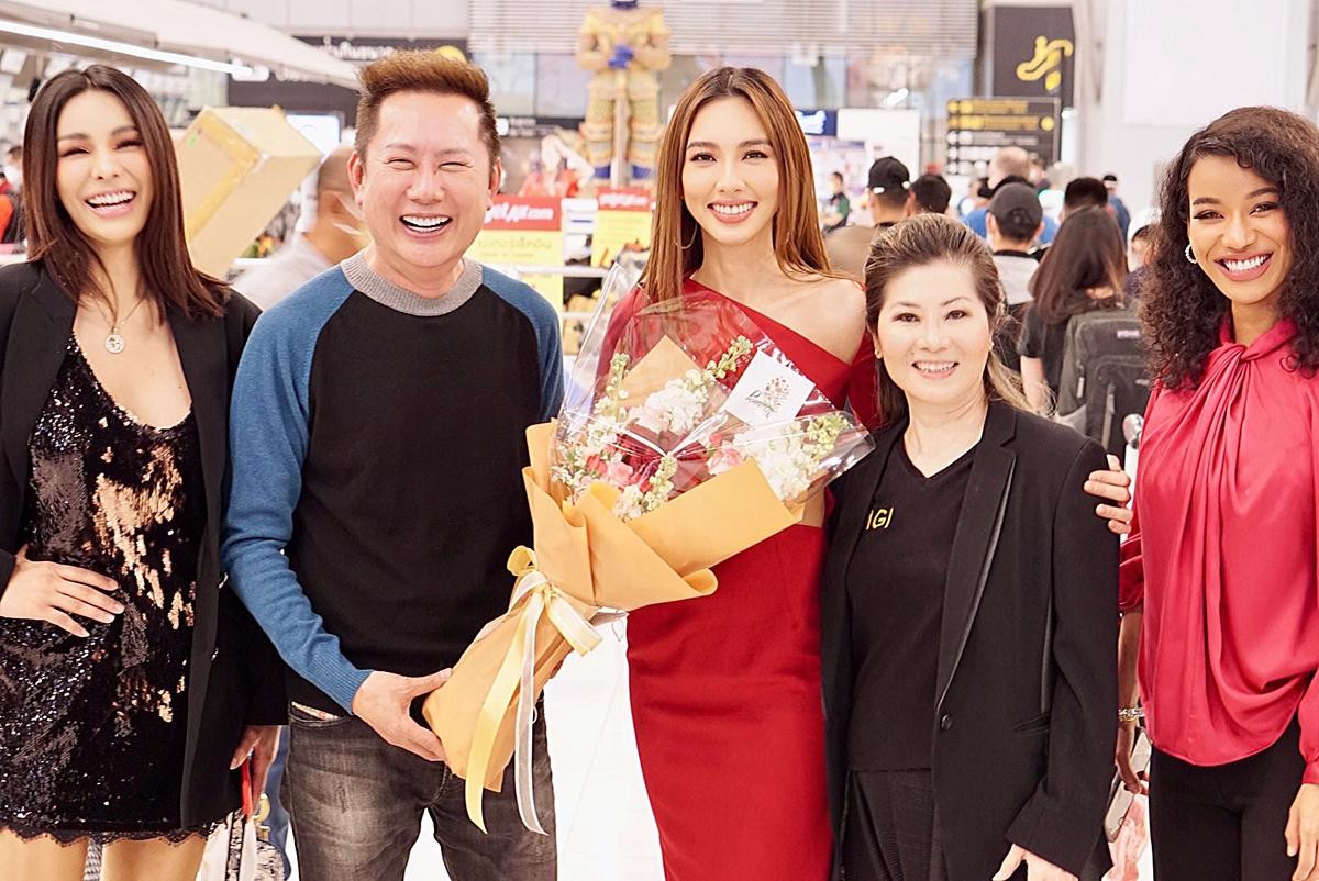 Miss Grand Thùy Tiên được 2 hoa hậu ra tiễn, mang theo 8 kiện hành lý về Việt Nam Ảnh 7