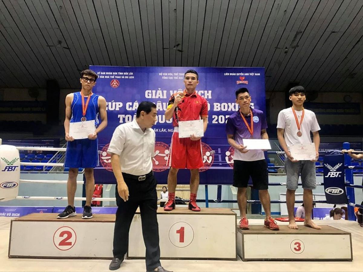 Hai tay đấm boxing chuyên nghiệp sẽ bước lên võ đài The Champion Ảnh 3