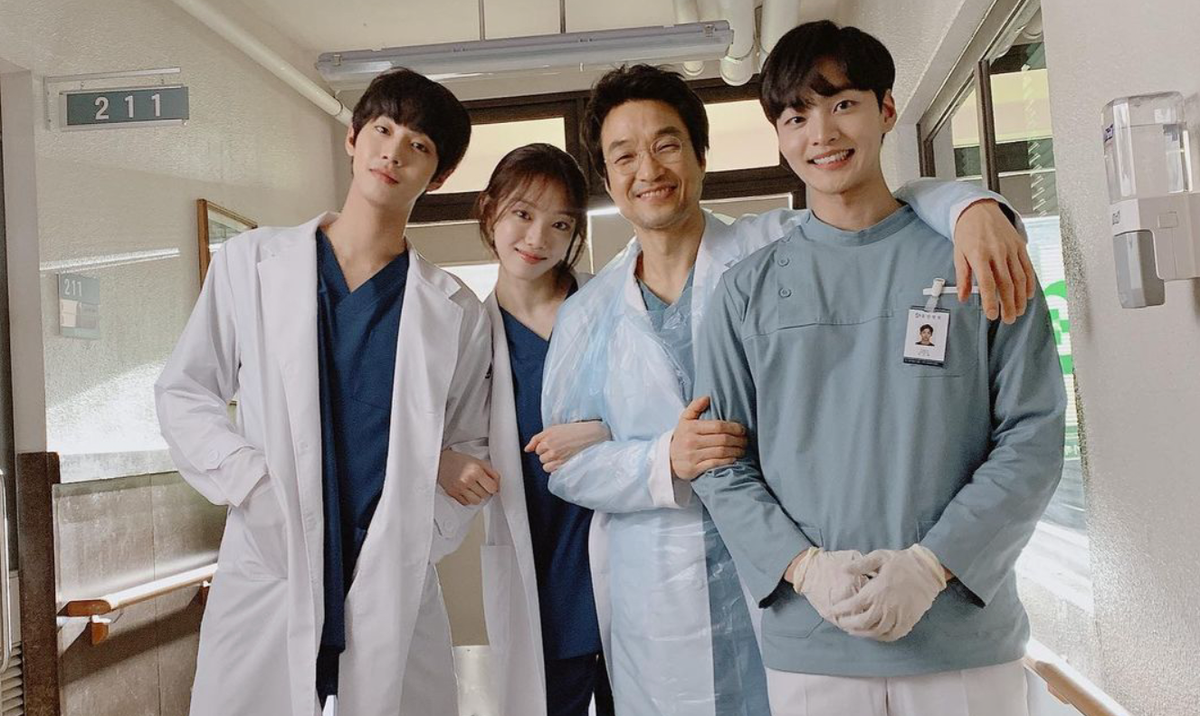 Top 7 phim Hàn về đề tài y khoa hay nhất: 'Ghost Doctor' sắp soán ngôi 'Hospital Playlist' về độ mặn mòi Ảnh 8