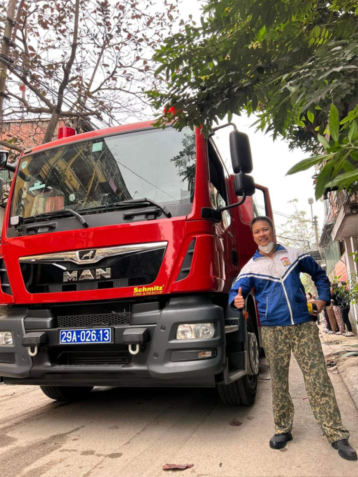 Người đàn ông kể lại giây phút sinh tử phá cửa giải cứu bé gái trong 'biển lửa' Ảnh 2