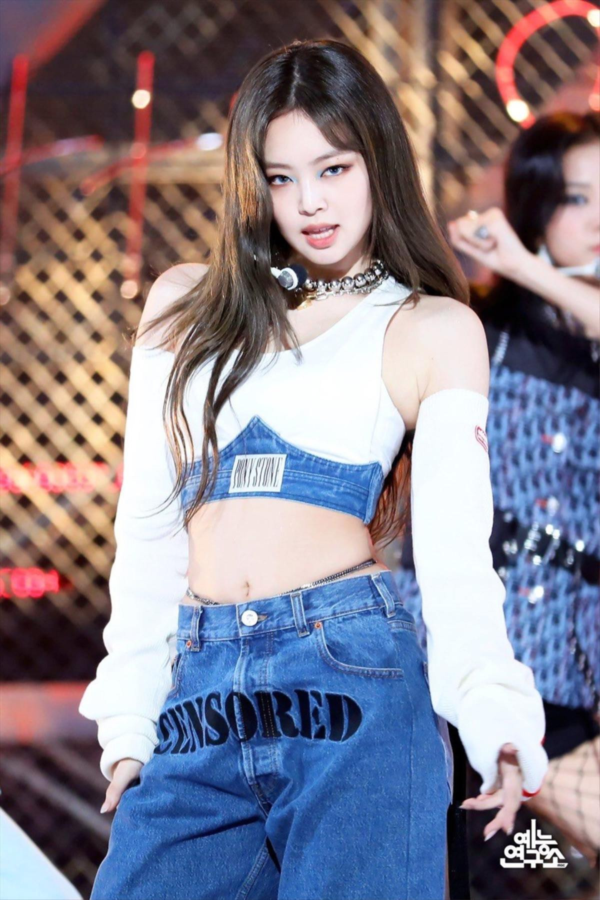 Top 10 khoảnh khắc Jennie khoe đường nét cơ thể hút mắt: Xứng danh nữ thần quyến rũ của Kpop Ảnh 17