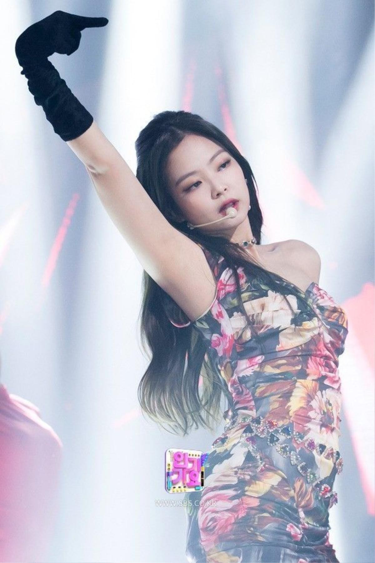 Top 10 khoảnh khắc Jennie khoe đường nét cơ thể hút mắt: Xứng danh nữ thần quyến rũ của Kpop Ảnh 10