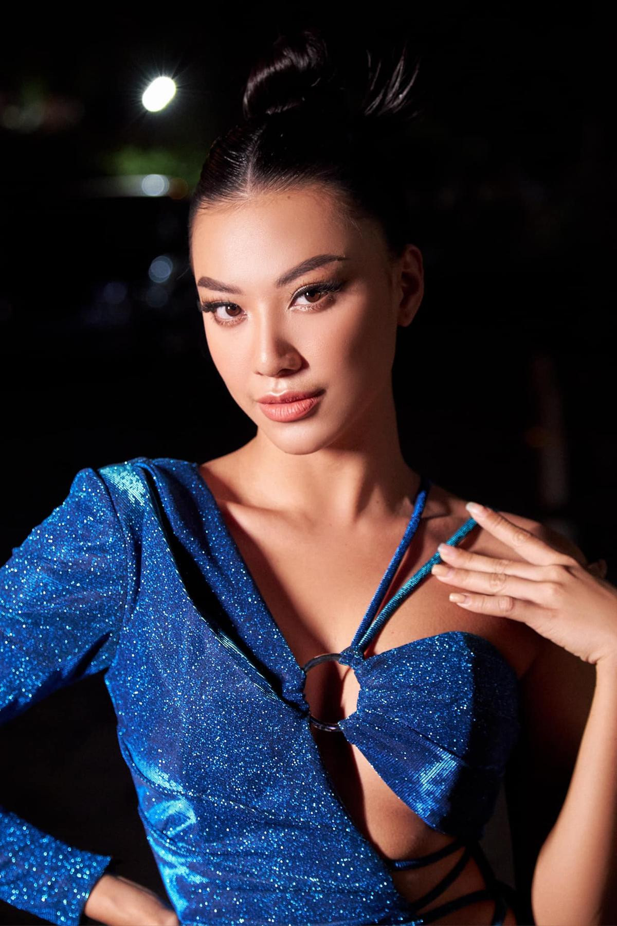 Top 16 Miss Universe - Kim Duyên hút hồn thiên hạ với váy sequin cắt xẻ táo bạo Ảnh 1