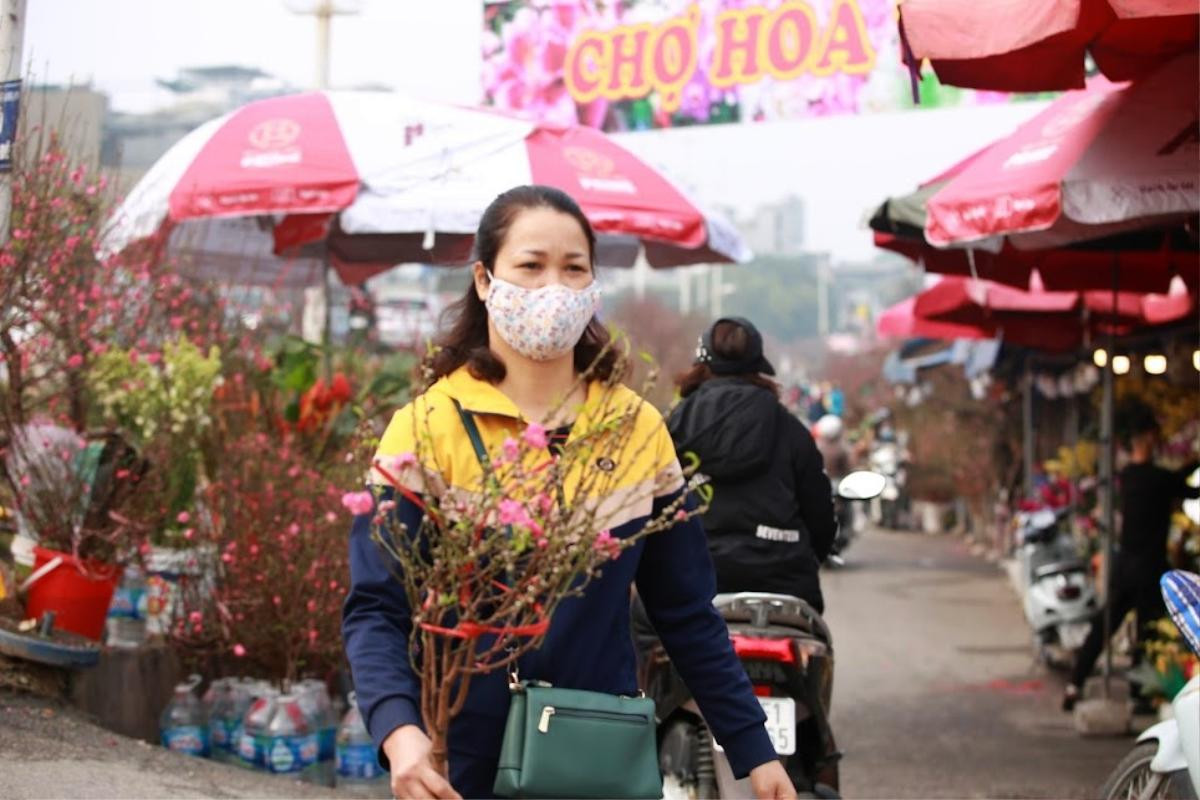 Hà Nội: Chợ Tết nô nức sắc xuân, đào lê ngập tràn, nhiều gia đình du xuân từ sớm Ảnh 7