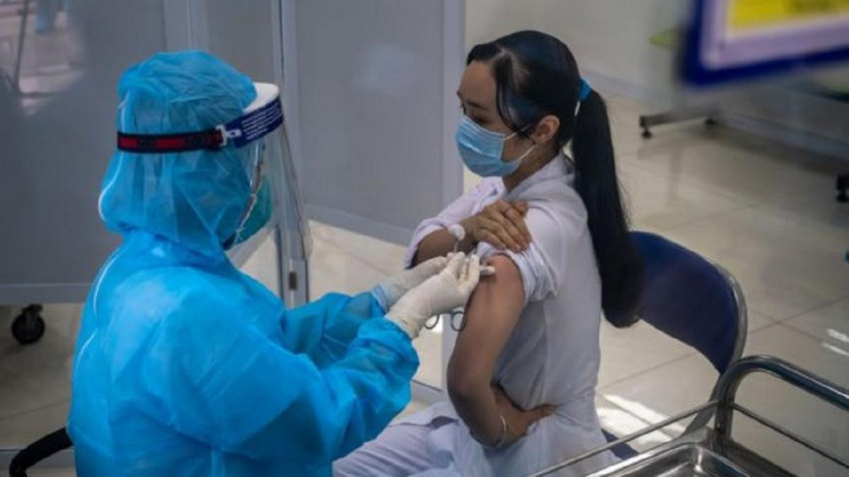 Sau khi tiêm vaccine Covid-19 mũi 3, cần chú ý ngay tới dấu hiệu này Ảnh 1