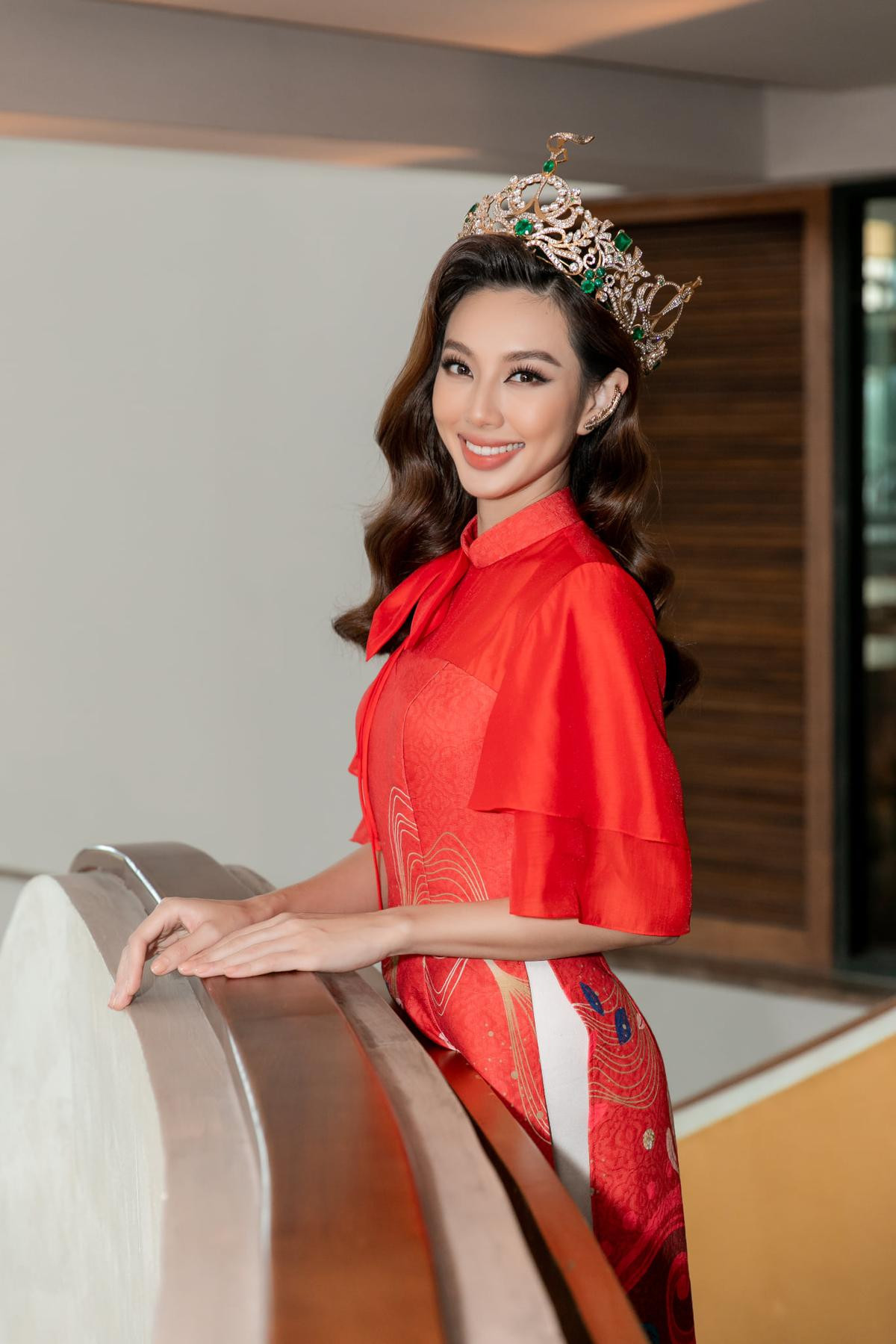 Miss Grand Thùy Tiên mượt mà với áo dài cách tân: Điểm 10 từ hình thức đến chất lượng! Ảnh 2