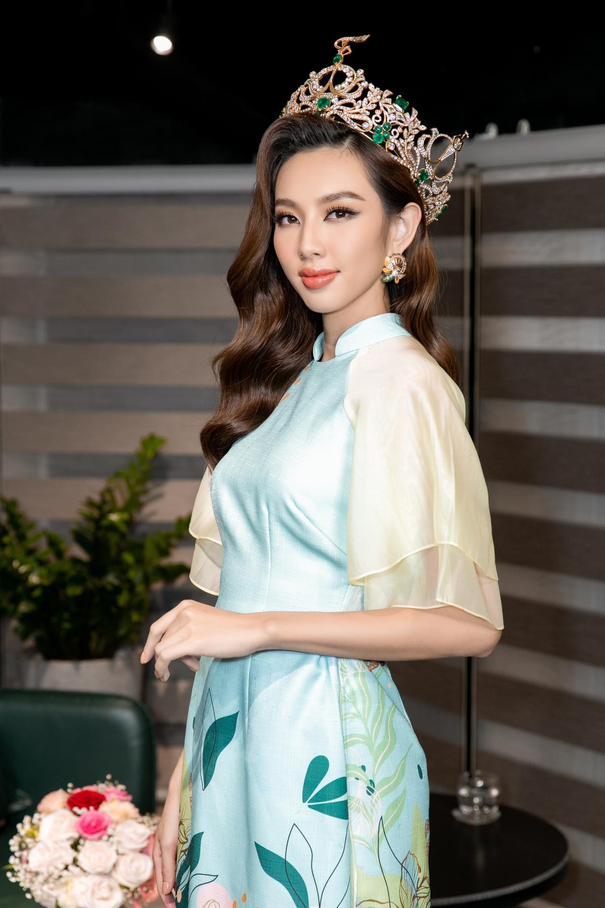 Miss Grand Thùy Tiên mượt mà với áo dài cách tân: Điểm 10 từ hình thức đến chất lượng! Ảnh 7