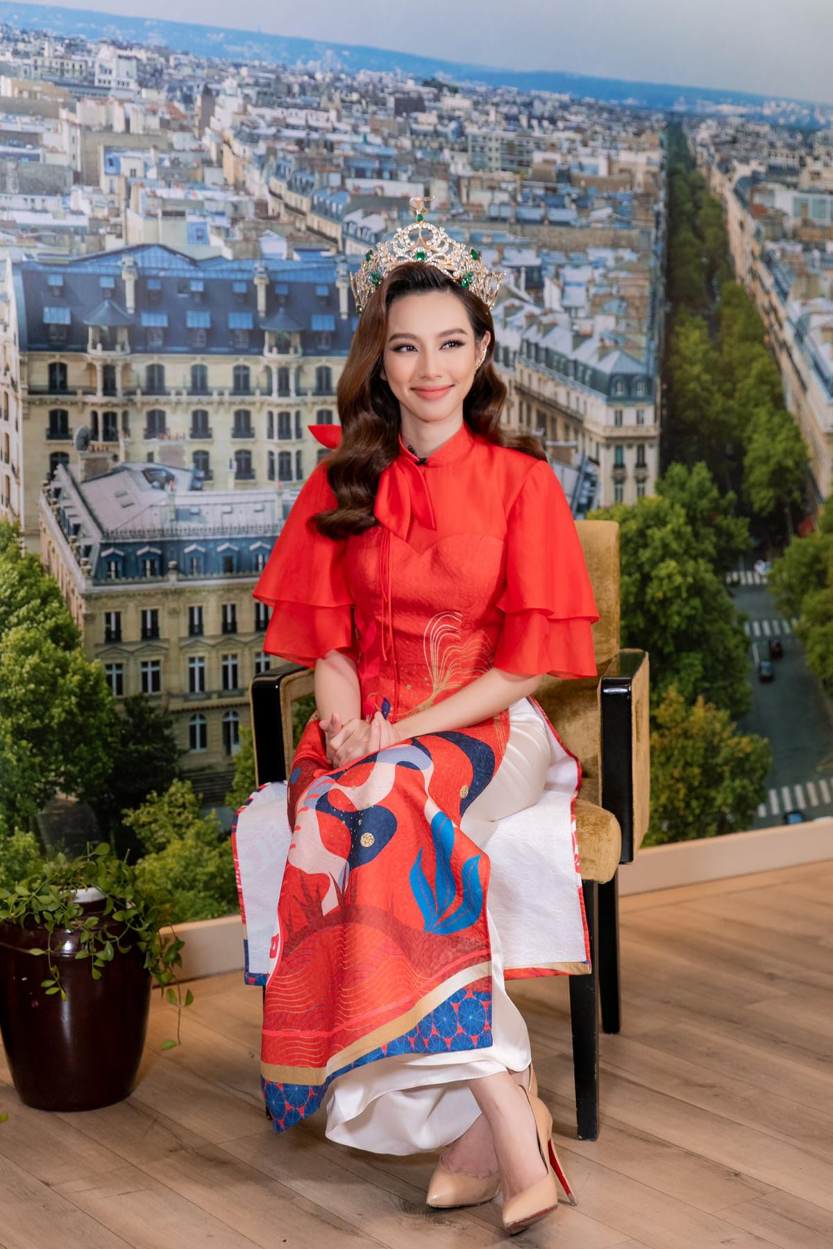 Miss Grand Thùy Tiên mượt mà với áo dài cách tân: Điểm 10 từ hình thức đến chất lượng! Ảnh 4