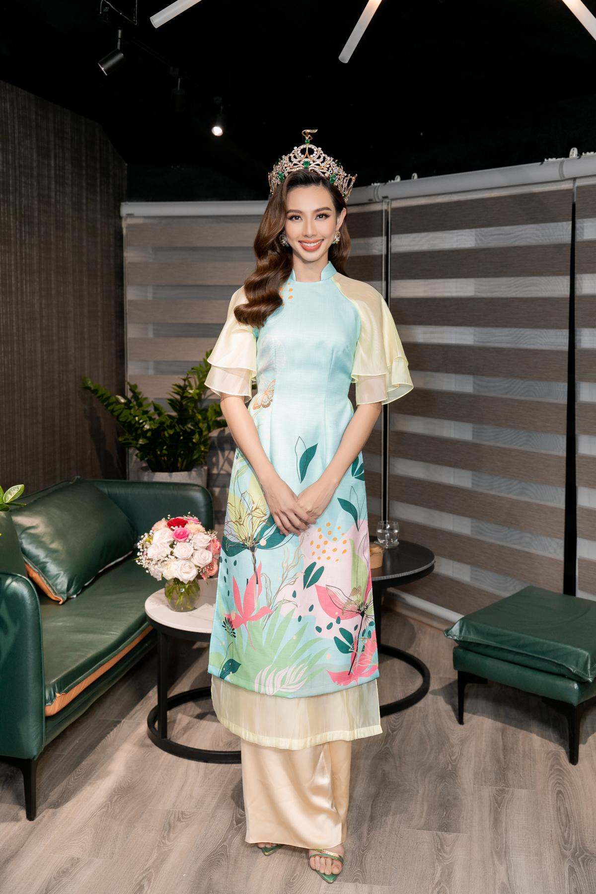 Miss Grand Thùy Tiên mượt mà với áo dài cách tân: Điểm 10 từ hình thức đến chất lượng! Ảnh 9