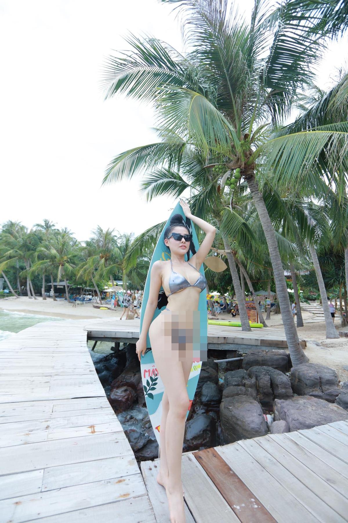 Lương Bằng Quang 'xả kho' loạt ảnh căng đét của Ngân 98, bikini 'bé tí tẹo' khiến dân tình nhức mắt Ảnh 4