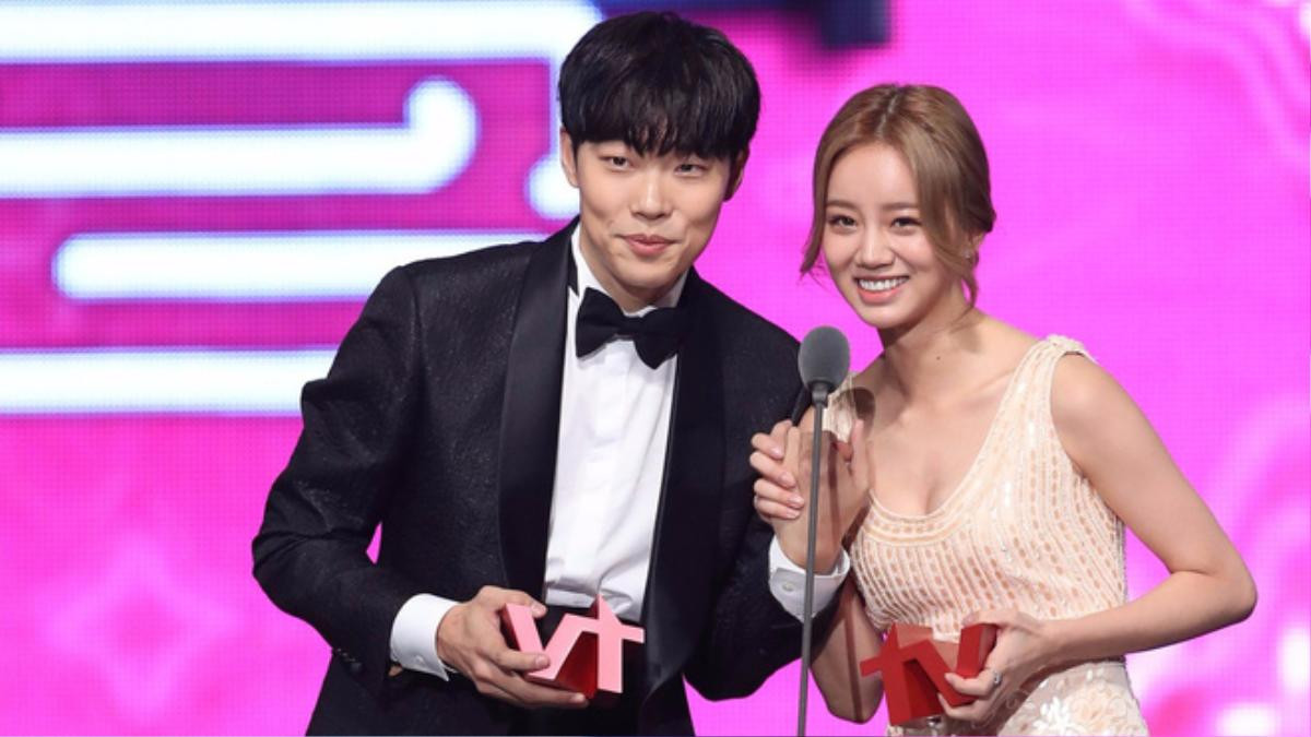 5 cặp đôi yêu bền ít phô trương nhất showbiz Hàn Quốc: Ryu Jun Yeol và Hyeri 6 năm vẫn thua couple 10 năm Ảnh 16