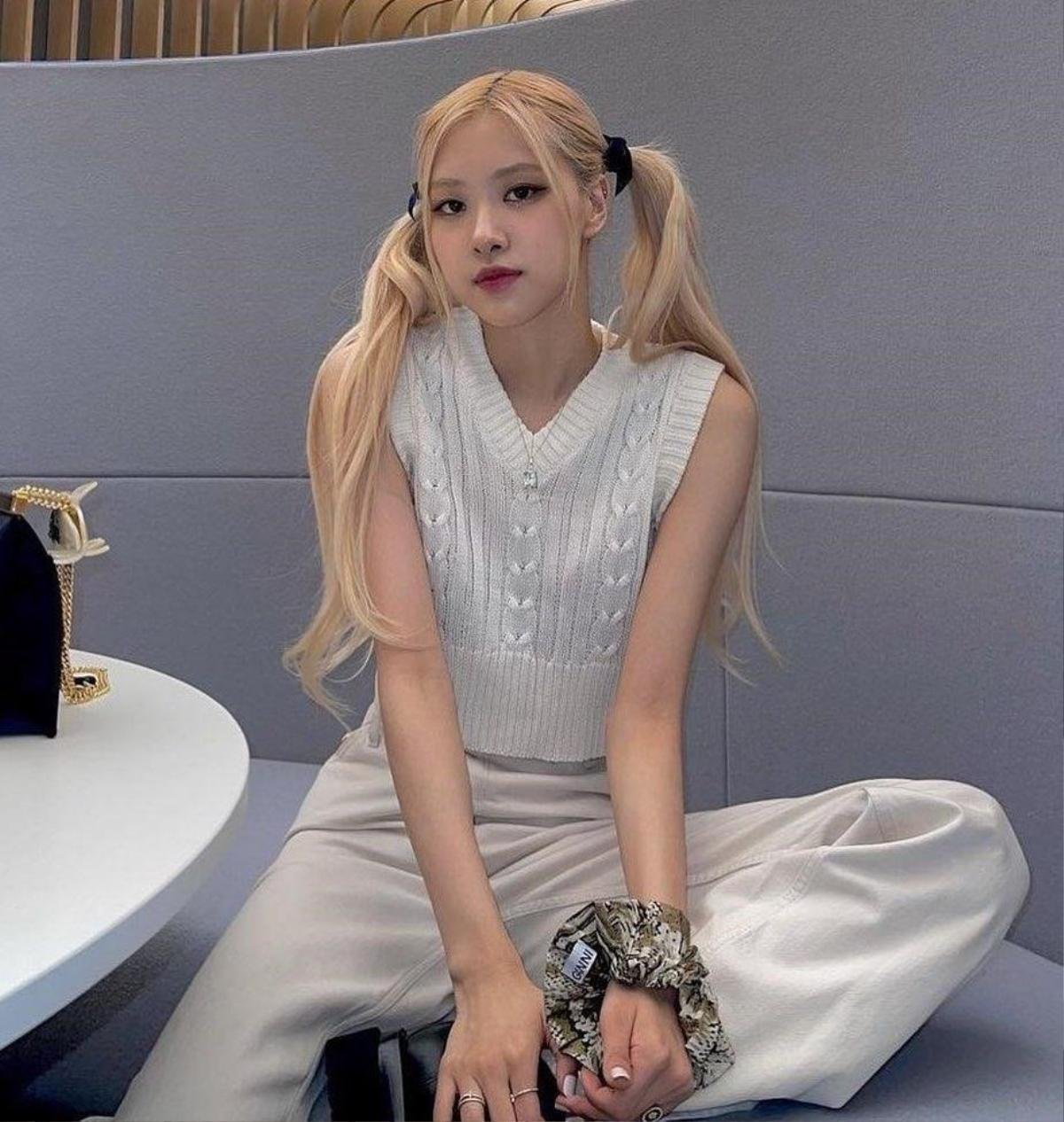 Netizen tranh cãi nốt cao 2 main vocal của BlackPink và TWICE: Rosé 'bít cửa' với Jihyo? Ảnh 2