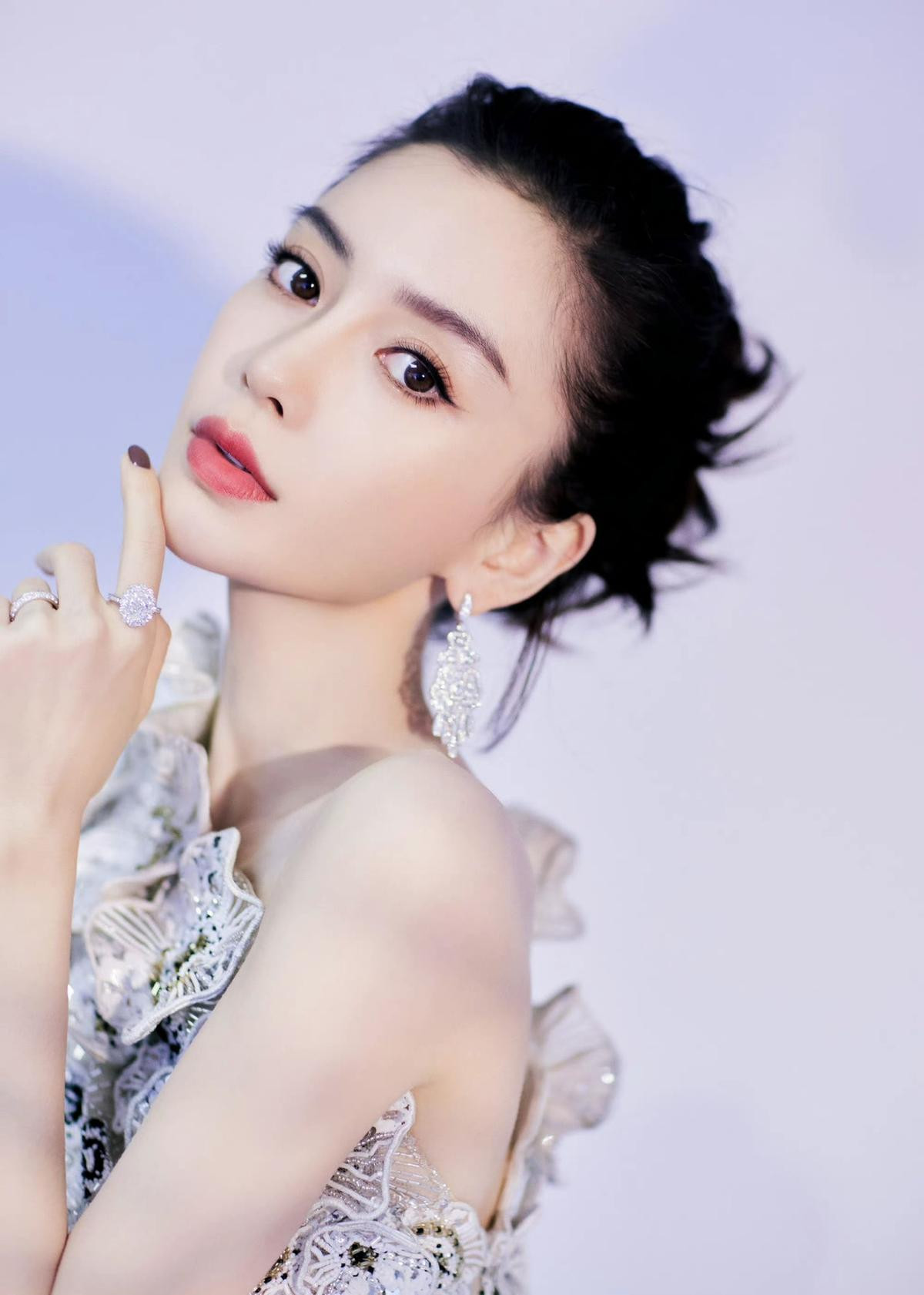 Angelababy tiết lộ 5 ngày không gội đầu, có hôm không rửa mặt gây xôn xao Ảnh 3