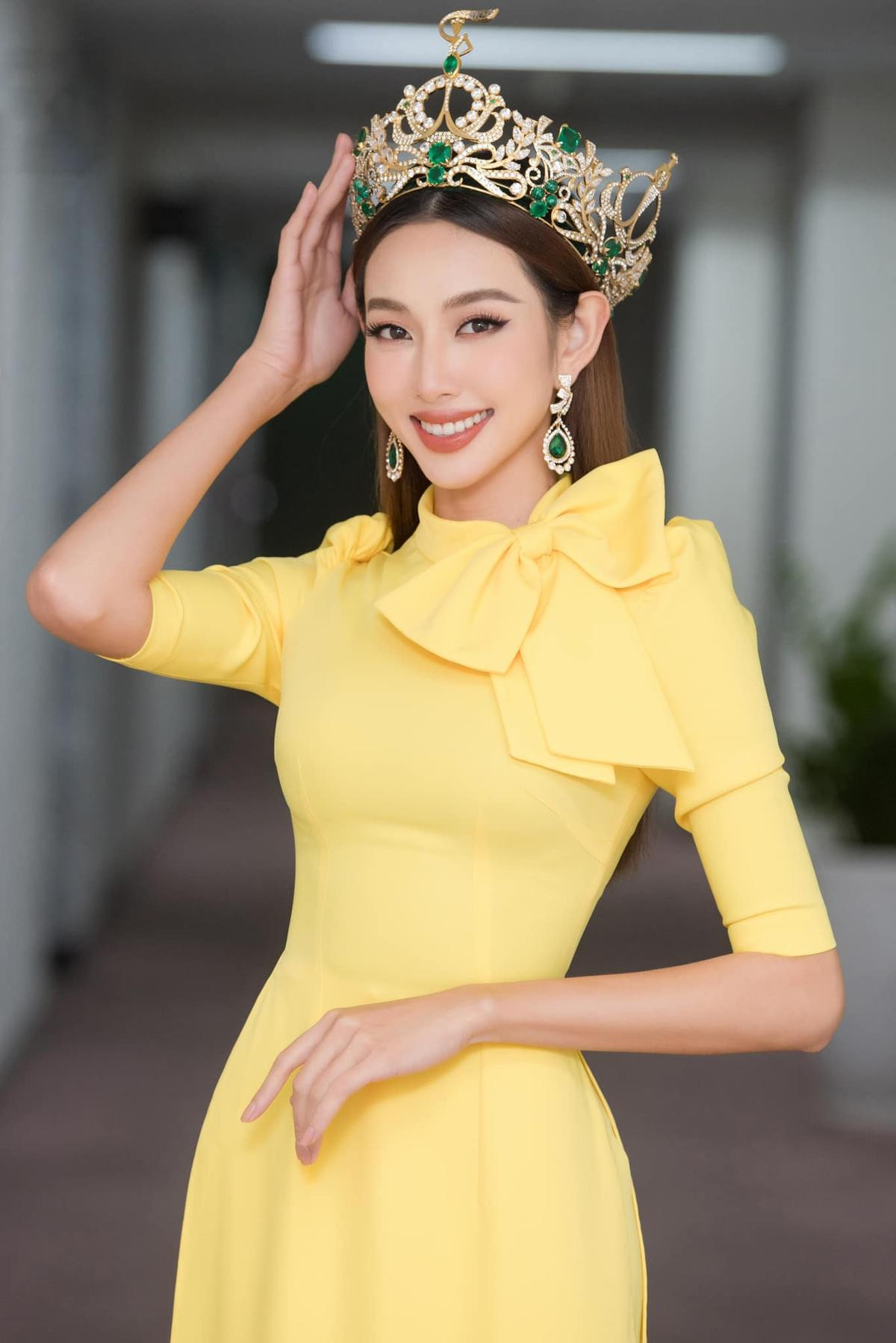 Miss Grand Thùy Tiên 'trói chặt' tim fan khi đẹp ngây ngất với váy đỏ bất đối xứng Ảnh 4