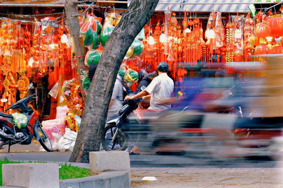 Không khí Tết nô nức của Chợ Lớn: Rực rỡ sắc đỏ, ngập tràn tiếng nói cười Ảnh 3