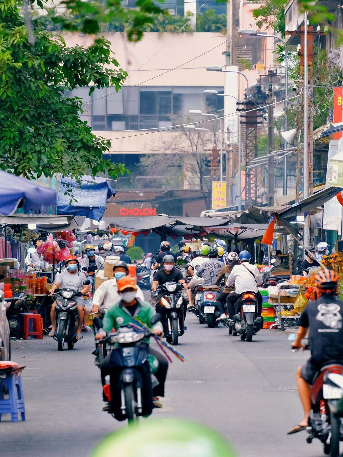 Không khí Tết nô nức của Chợ Lớn: Rực rỡ sắc đỏ, ngập tràn tiếng nói cười Ảnh 9