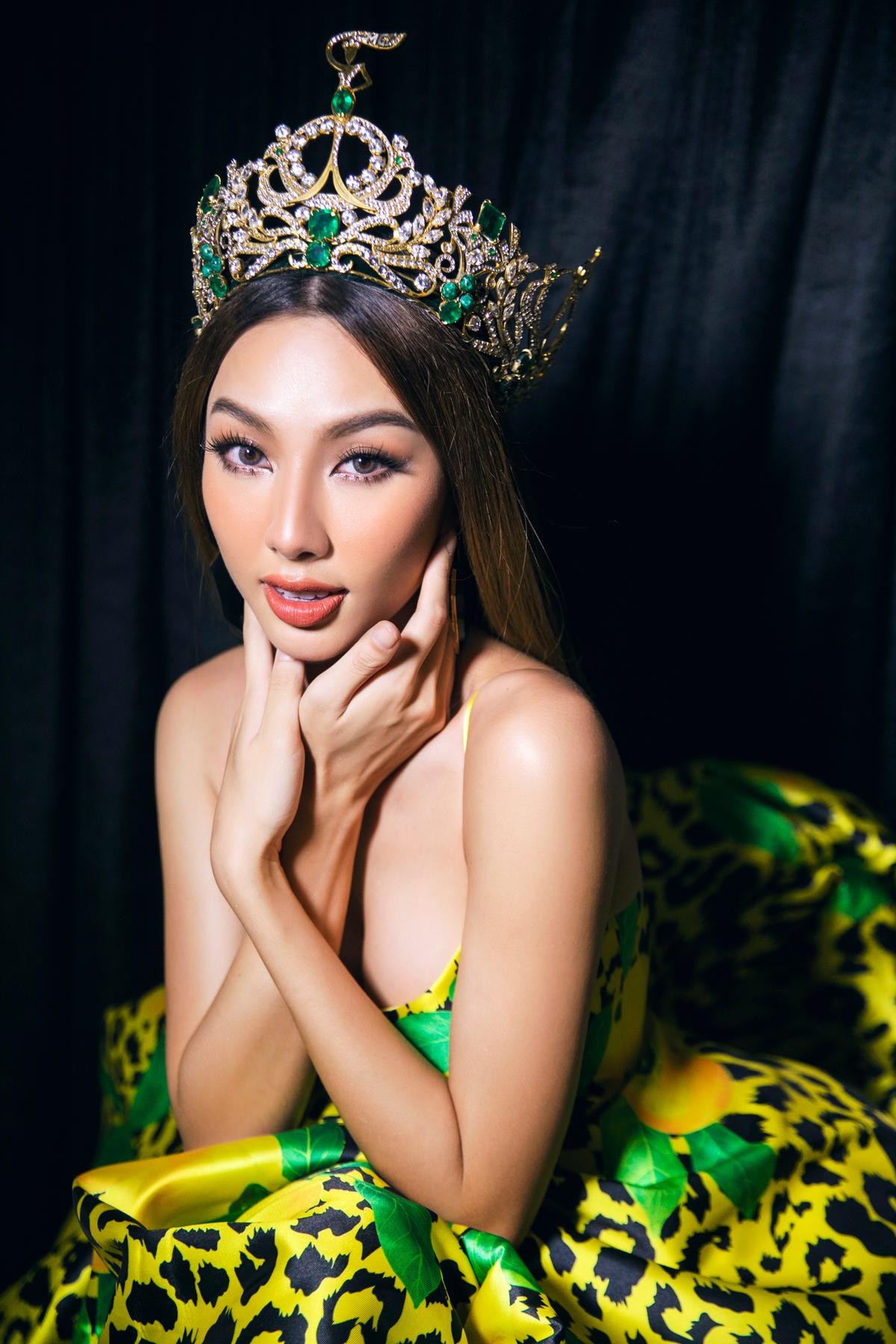 Thùy Tiên lần đầu catwalk với cương vị Miss Grand International, diễn vedette kiêu kỳ ngày đầu xuân Ảnh 6