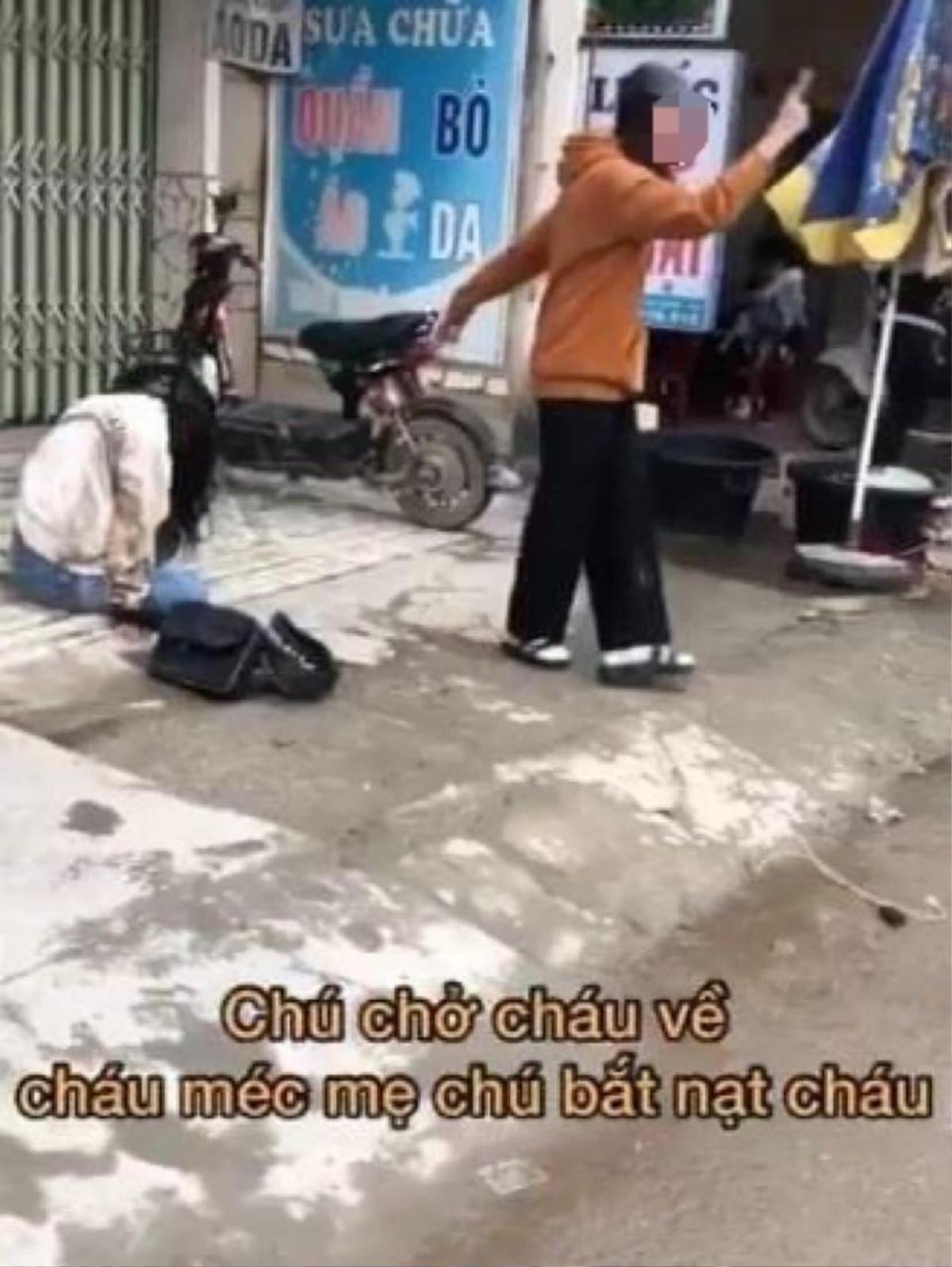 Thiếu nữ say xỉn, vừa khóc vừa chỉ tay cán bộ công an nói: 'Cháu méc mẹ chú bắt nạt cháu' Ảnh 1