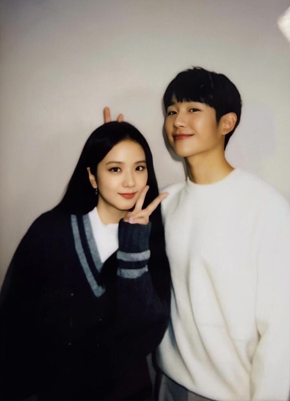 Nghi vấn Jung Hae In xóa sạch ảnh với Jisoo (BLACKPINK) để bảo vệ tình yêu đầu? Ảnh 3