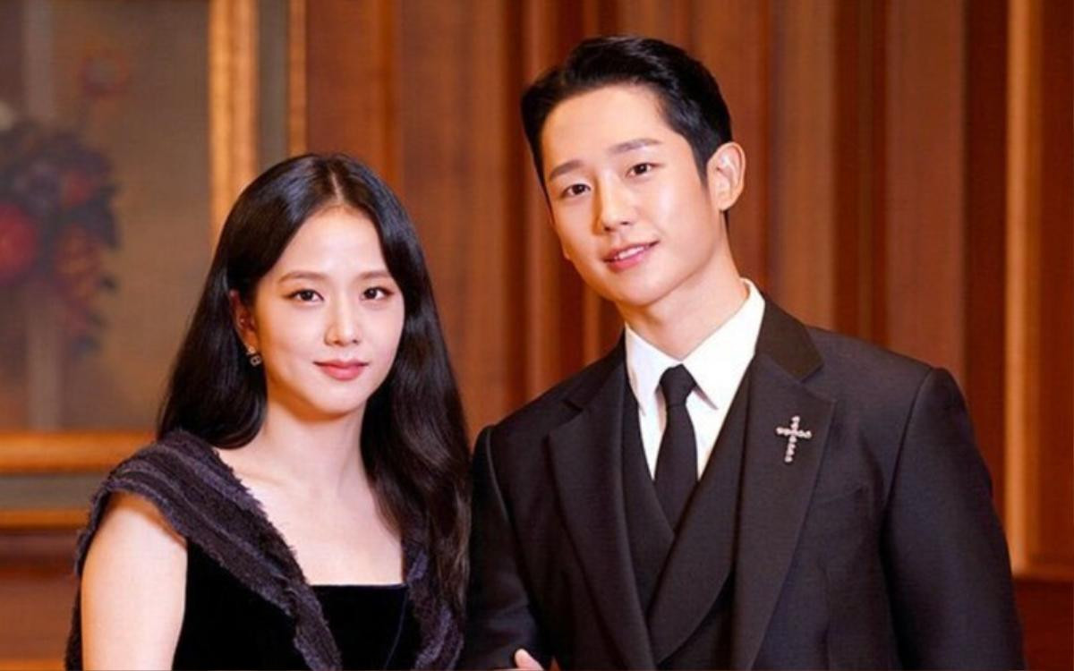 Bức ảnh của Jisoo (BLACKPINK) và Jung Hae In, công nhận đậm chất phu thê! Ảnh 2