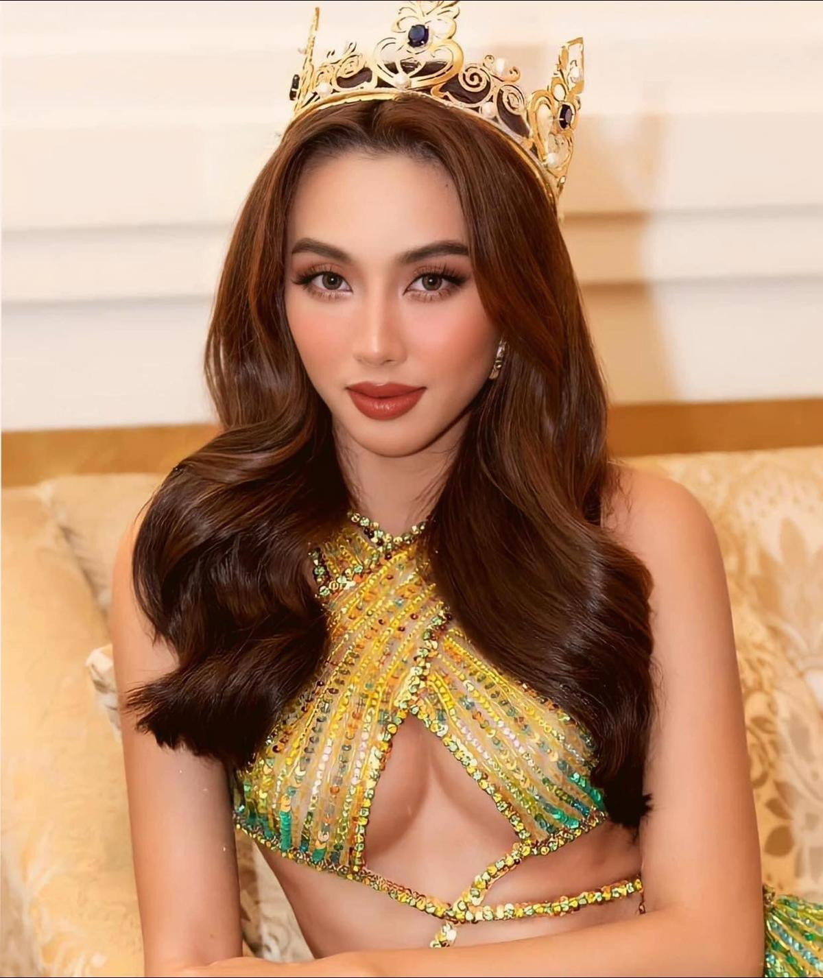 Miss Grand - Thùy Tiên khoe sắc kiêu sa diễm lệ khiến fan 'quên đường đi lối về' Ảnh 1