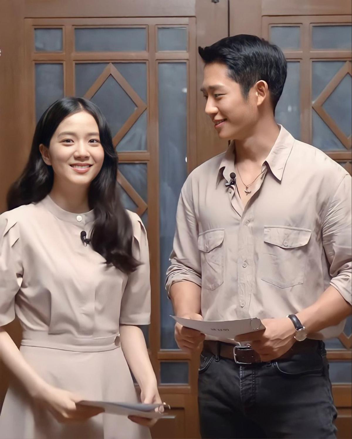 Sau Son Ye Jin và Hyun Bin kết hôn, Jisoo (BLACKPINK) - Jung Hae In và 3 cặp đôi này cũng bị giục cưới Ảnh 2