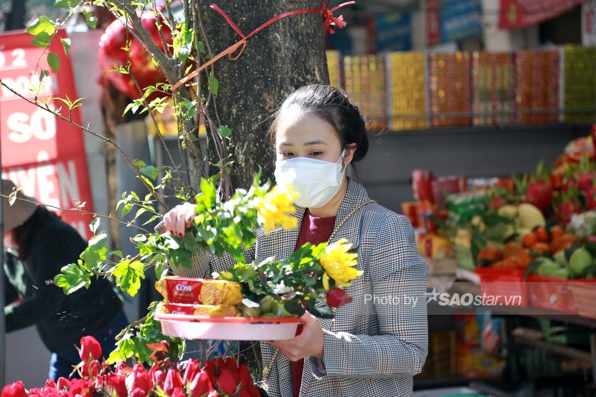 Ngày Valentine, chùa Hà tấp nập người đến cầu duyên: 'Lễ tình nhân không có người yêu thì đi cầu duyên' Ảnh 7