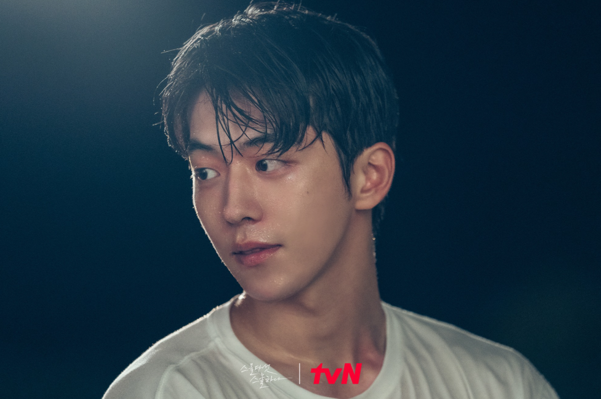 'Twenty Five, Twenty One' gây sốt, Kim Tae Ri được khen nức nở, Nam Joo Hyuk lại bị chê diễn đơ Ảnh 7