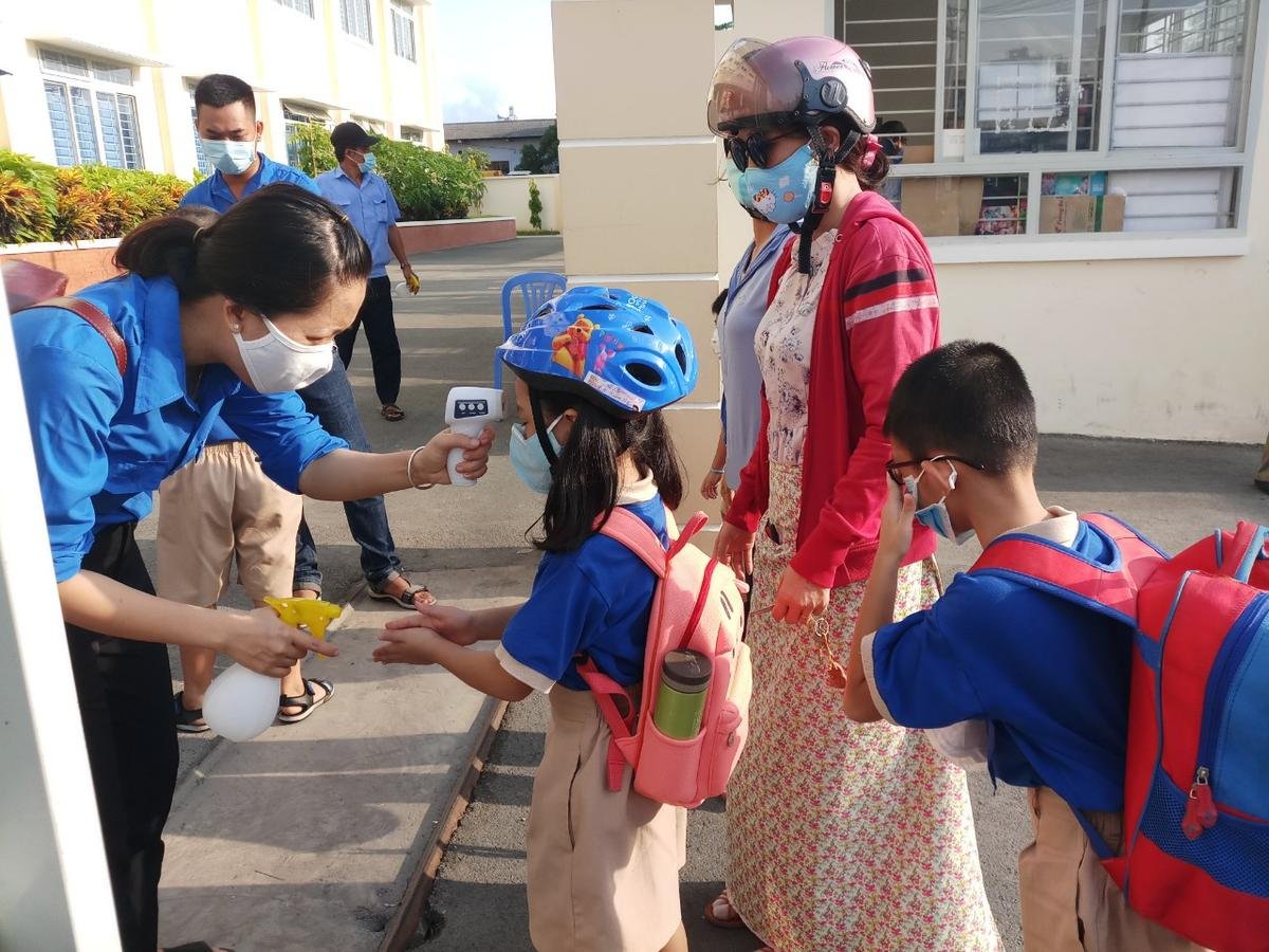 TP.HCM: Ngày đầu trẻ mầm non, tiểu học, lớp 6 đi học trở lại, phát hiện 3 F0 Ảnh 1